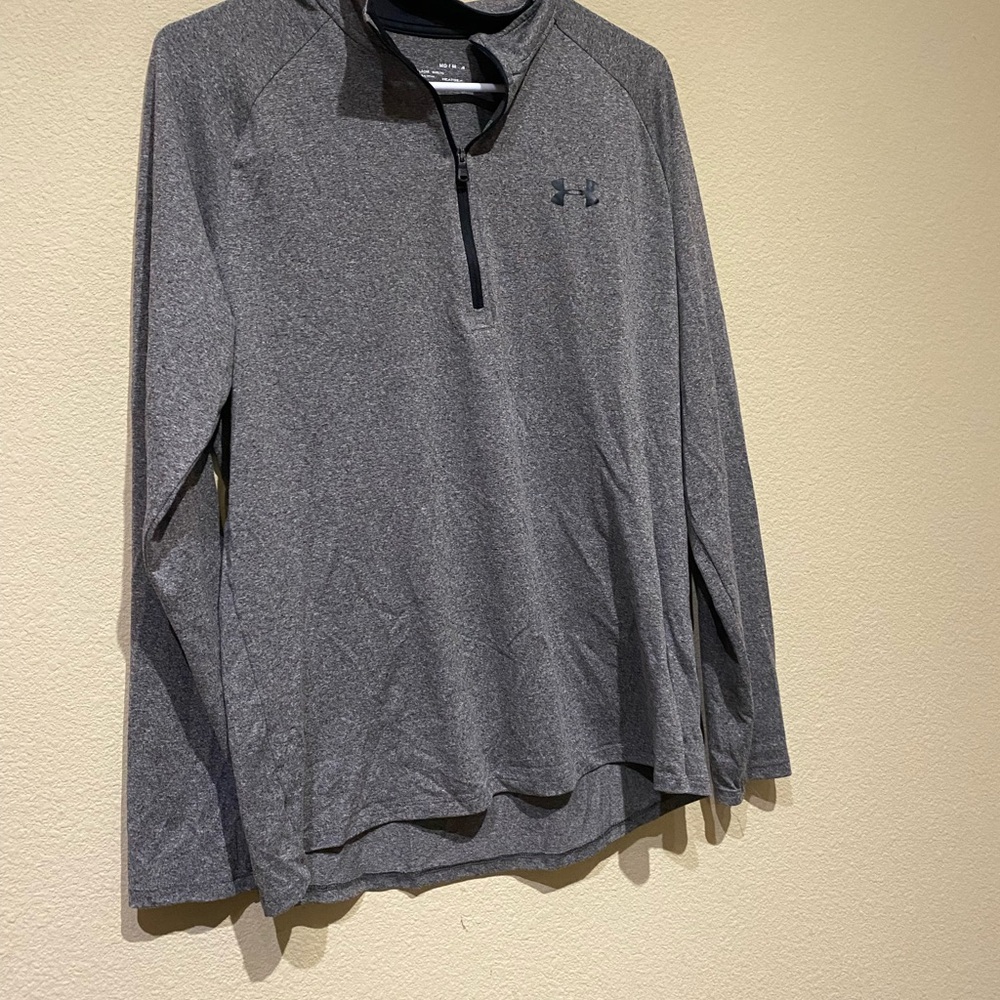Men’s long sleeve underarmour shirt